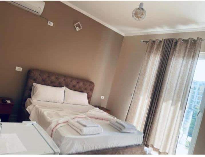 Hotel Fama Shkallnur Exterior photo