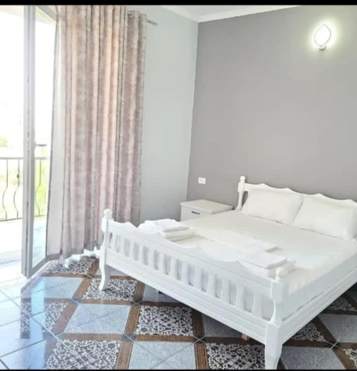 Hotel Fama Shkallnur Exterior photo