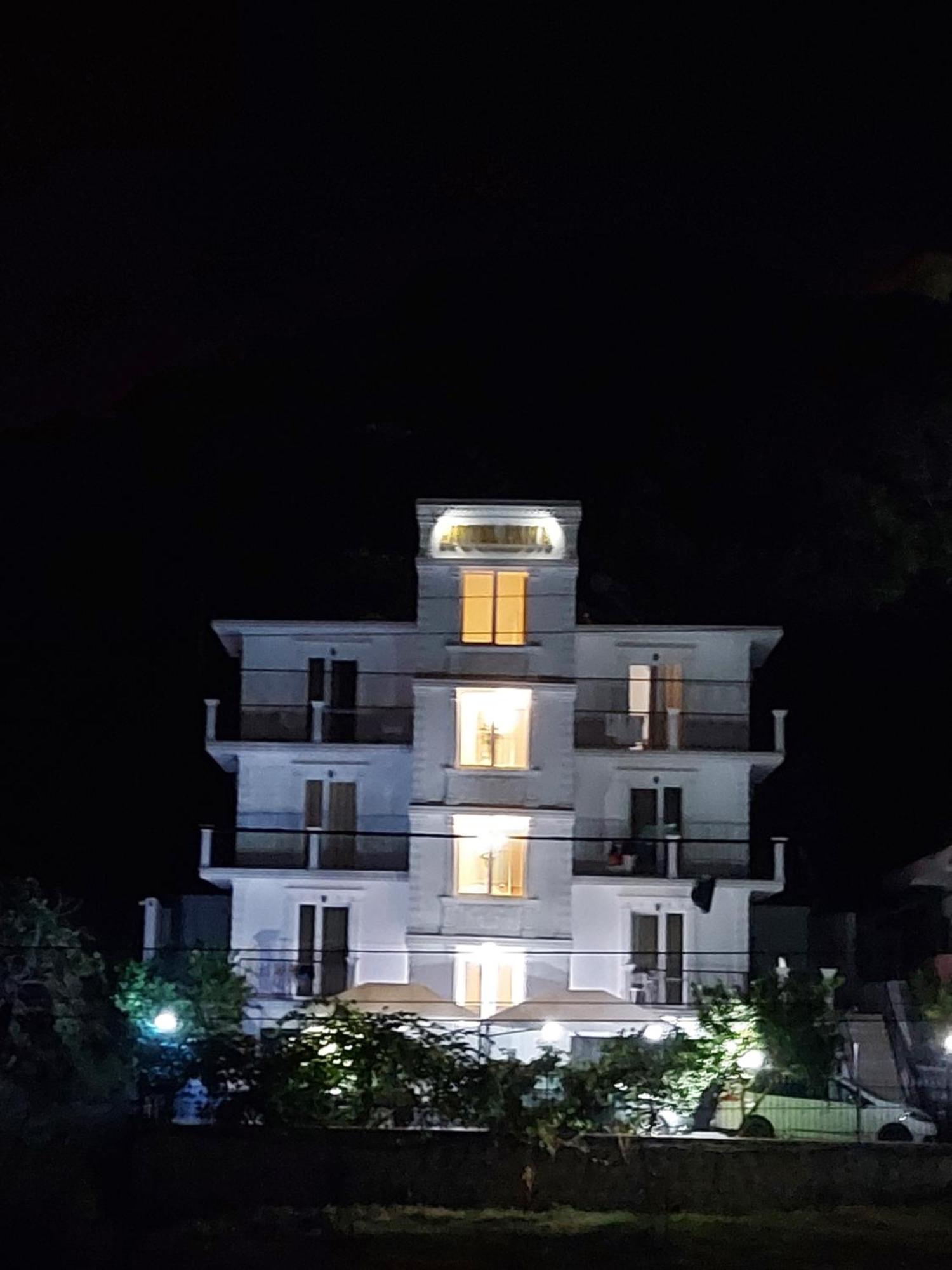 Hotel Fama Shkallnur Exterior photo