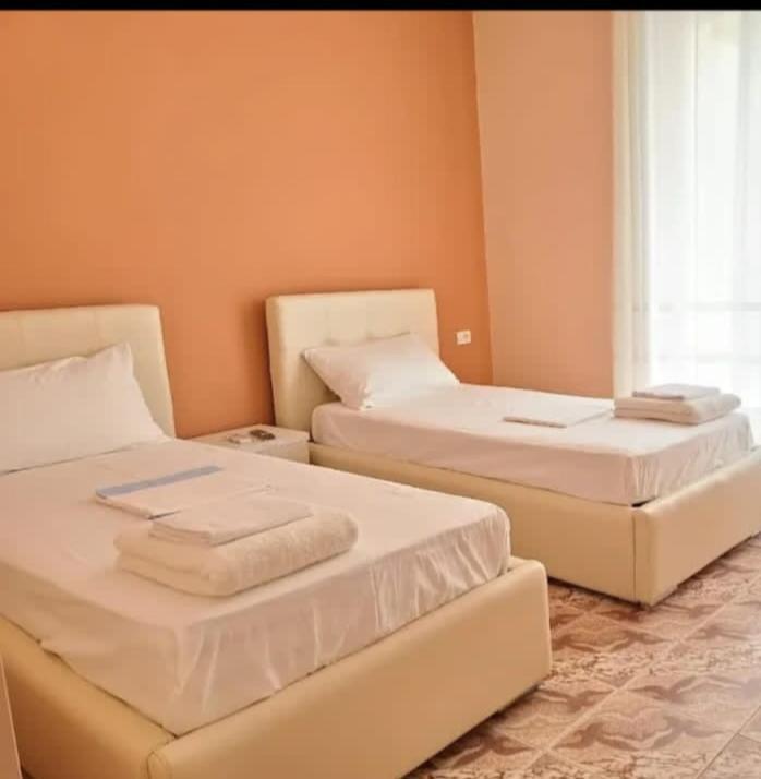 Hotel Fama Shkallnur Exterior photo